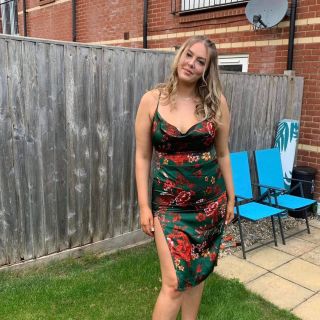 Meet the team member Monday 👋⠀
⠀
This week we have Becky as our meet the team star! With a love of design and the creative industry, Becky has slotted in perfectly to the Media Street team since joining us in December, and has already gained some fantastic feedback from her web design clients! Learn more about her, below: ⠀
⠀
❤️ What do you love about your role?⠀
⠀
Having had a background of graphic design, Media Street has entrusted me with a wide range of design projects as part of my web design role. These help to challenge me and have encouraged me in pursuing design as part of my career.⠀
⠀
😍 What is your fave thing about Media Street?⠀
⠀
Having the opportunity to work with such a fantastic and talented team. It's such a positive and welcoming environment I am excited to come to work every day.⠀
⠀
🌎 If you could visit one place in the world, where would it be?⠀
⠀
I have my PADI scuba license and have been lucky enough to dive in some amazing places around the world. However, Chuuk Lagoon, Micronesia with the tropical fish and WW2 wrecks, or even the Galapagos Islands would be an unforgettable experience.⠀
⠀
⭐ What's the one thing you couldn't live without?⠀
⠀
My phone and my car! (Not very original, sorry!) But they give me freedom and a chance to communicate and see family and friends!⠀
⠀
#Meettheteam #mediastreetstars #agencylife #mediastreet #webdesigner #graphicdesign