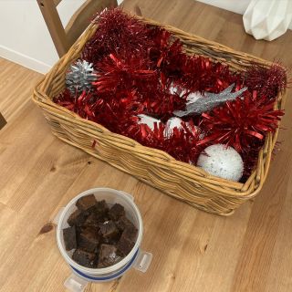 It’s that time of the month again 👩🏼‍🍳

Rounding off the one on one competition for the year, Becky and Matt went head to head, with Matt bringing in some fantastically gooey (but sadly very small😂) brownies and Becky making some delicious, hearty cinnamon buns 😋

Both bakes were fab and have gone down a treat with the team today. Also, a special shoutout to Becky, who despite never having baked before, chose a very hard recipe & pulled it off! 

Well done both 👏🏻 we’ll be back with the ‘ultimate Media Street Christmas bake off’ next month, so watch this space! 🎄
#bakeoff #greatbritishbakeoff #mediastreetbakes #officebakeoff #officebakes #brownies #cinnamonbuns #foodinspo #marketingagency
