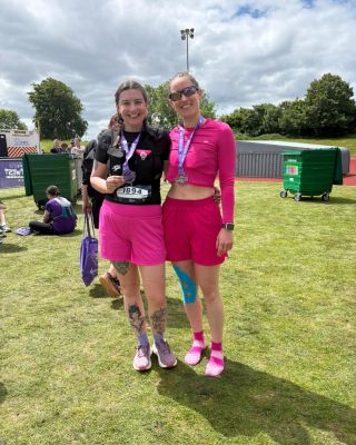 A BIG congratulations to Faye and Grace who completed (smashed) the @thegreatwestrun on Sunday 👏🏼👏🏼🥳 their first half marathon, and definitely not the last. 

Hugely commendable effort and thank you to Cyril and Charlie for top-notch cheering and banner making 😎